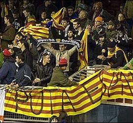 Una pancarta contra la 'puta' España.