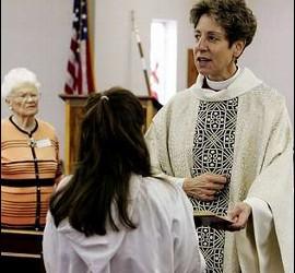 El acceso de la mujer al sacerdocio, vetado entre los católicos