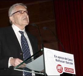 El ex fiscal Anticorrupción Carlos Jiménez Villarejo en el acto  convocado por UGT y CCOO en apoyo a Garzón.