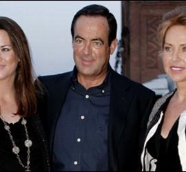 José Bono con su mujer y su hija.