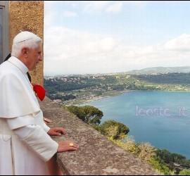 Benedicto en el palacio de Castel Gandolfo