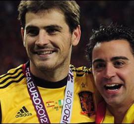 Iker Casillas y Xavi Hernández.