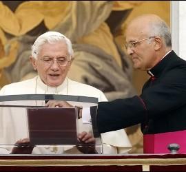 Alfred Xuereb, con Benedicto XVI