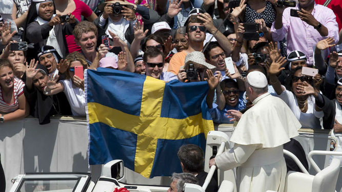 Resultado de imagem para papa francisco em suecia
