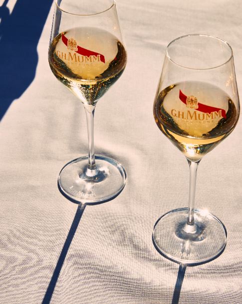 Conoce el champagne en toda su esencia para ser o parecer todo un experto con estas claves