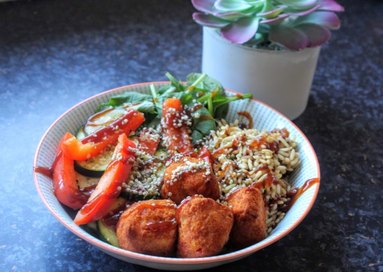 Buddha Bowl con bocaditos de coliflor, una receta deliciosa y sana