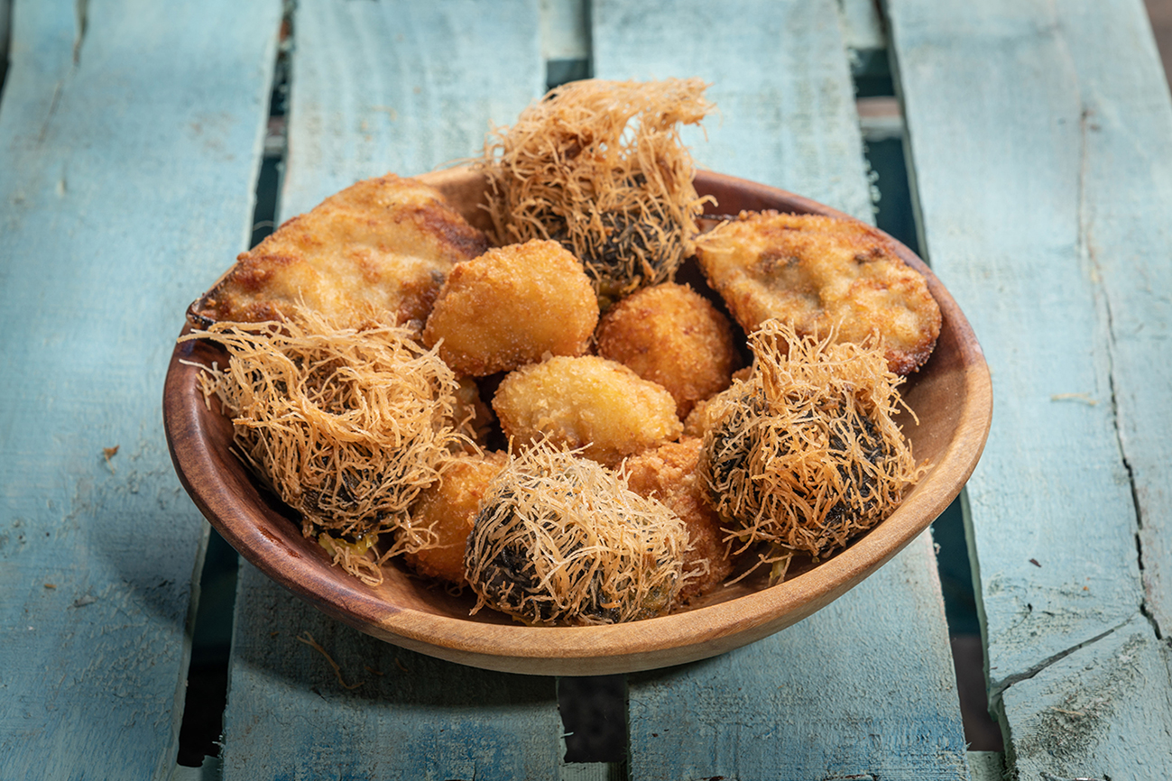 La hostelería de Lavapiés celebra el Día Mundial de la Tapa con croquetas a un euro y un showcooking de Juan Pozuelo