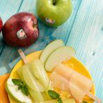 C&oacute;mo preparar polos sanos y frescos de zumo de manzana