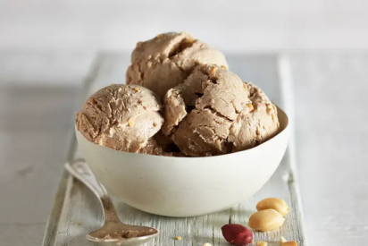 Este verano, haz tu propio helado con crema de cacahuete de Whole Earth