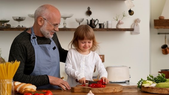 7 de cada 10 espa&ntilde;oles confiesa que algunos de los mejores recuerdos que mantienen de su infancia son cocinando con sus abuelos