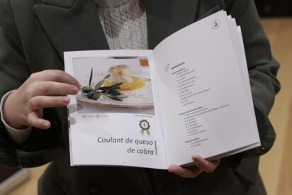 Recetario con aceitunas alore&ntilde;as: "La Alore&ntilde;a de M&aacute;laga en la mesa"