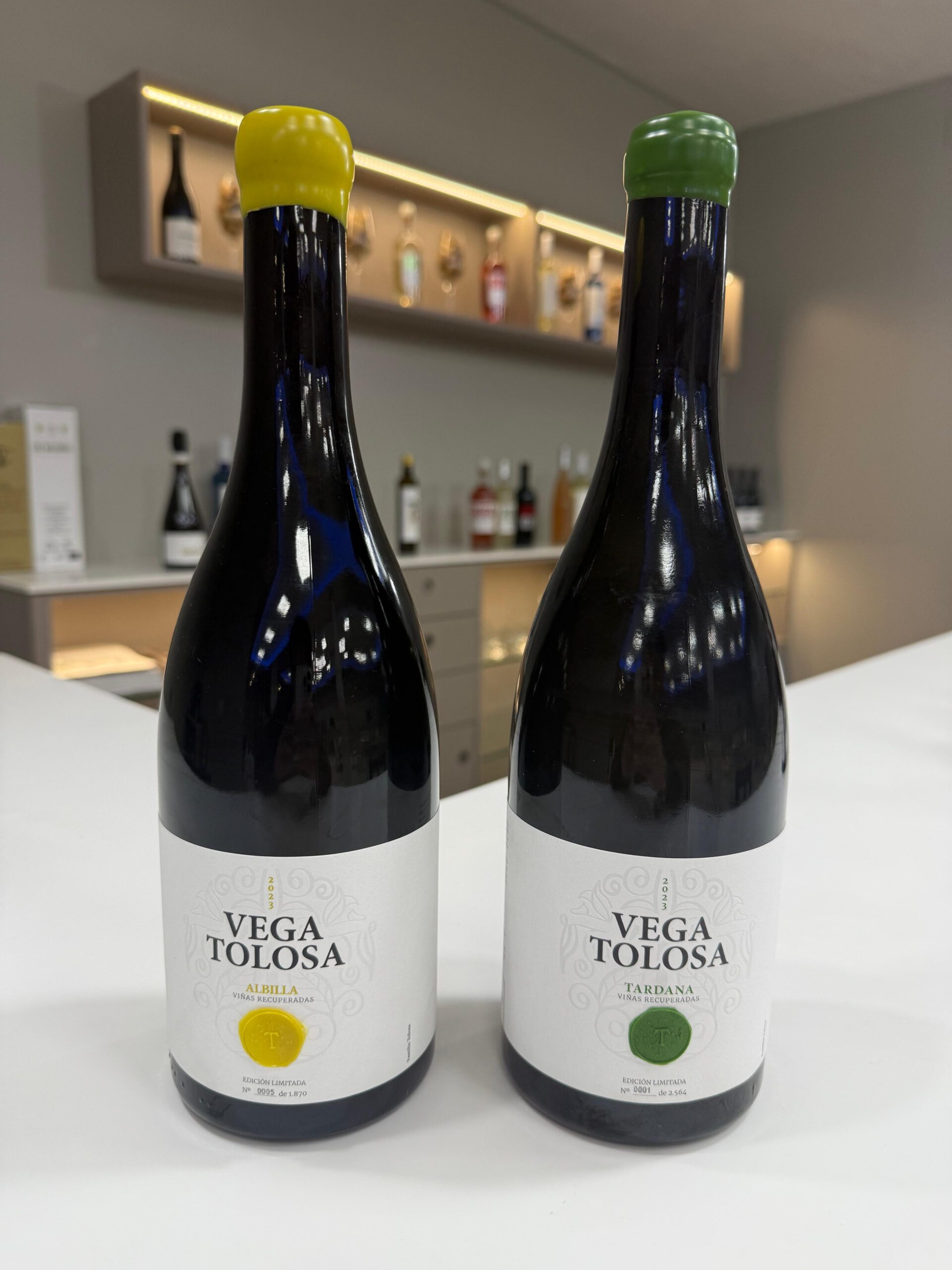 Vega Tolosa recupera dos variedades blancas autóctonas de Manchuela: tardana y albilla