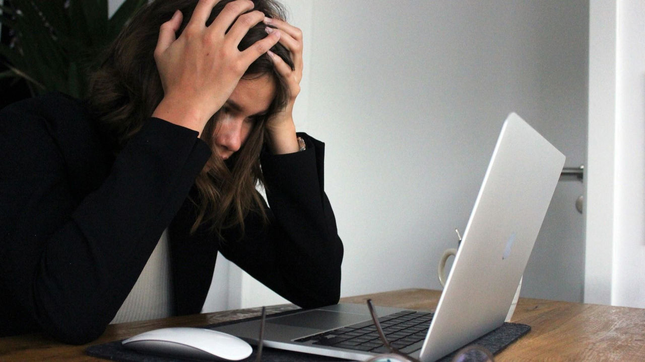 La falta de tiempo: c&oacute;mo el estr&eacute;s afecta al cerebro, la salud y las relaciones (y qu&eacute; hacer al respecto)