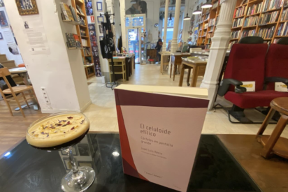 Los doce primeros sorbos de El celuloide et&iacute;lico. C&oacute;cteles en pantalla grande