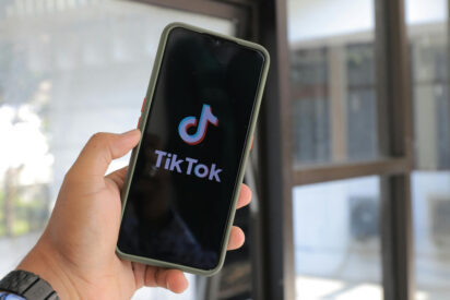El c&aacute;ncer adolescente en TikTok desaf&iacute;a el debate sobre vetar las redes