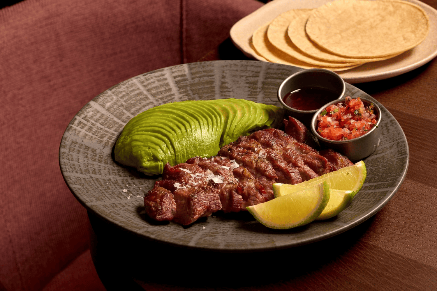 5 Gallos: el nuevo restaurante del madrile&ntilde;o barrio de Salamanca que mezcla ra&iacute;ces vascas, alma mexicana y una mixolog&iacute;a propia