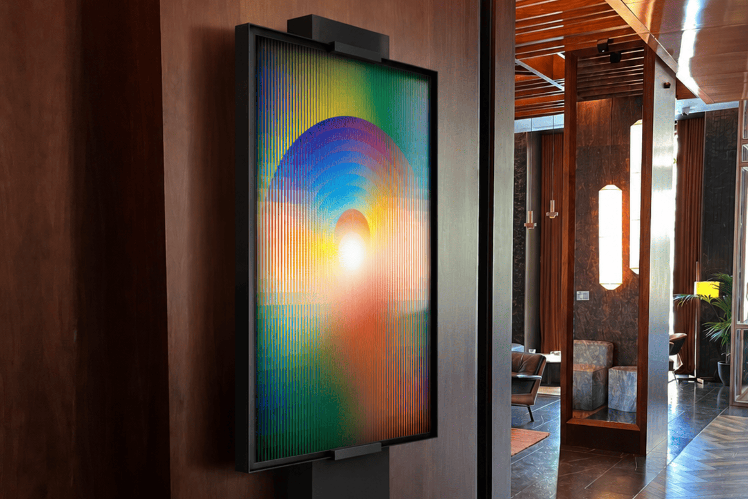 El hotel Thompson Madrid presenta una exposición de Sergi Sala que explora la relación entre geometría, luz y color