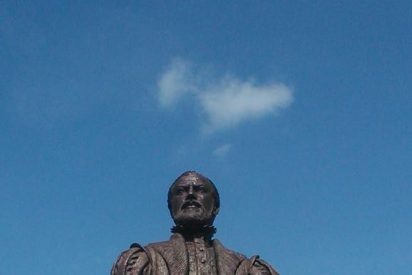A la estatua de Juan de Padilla, erigida en Toledo