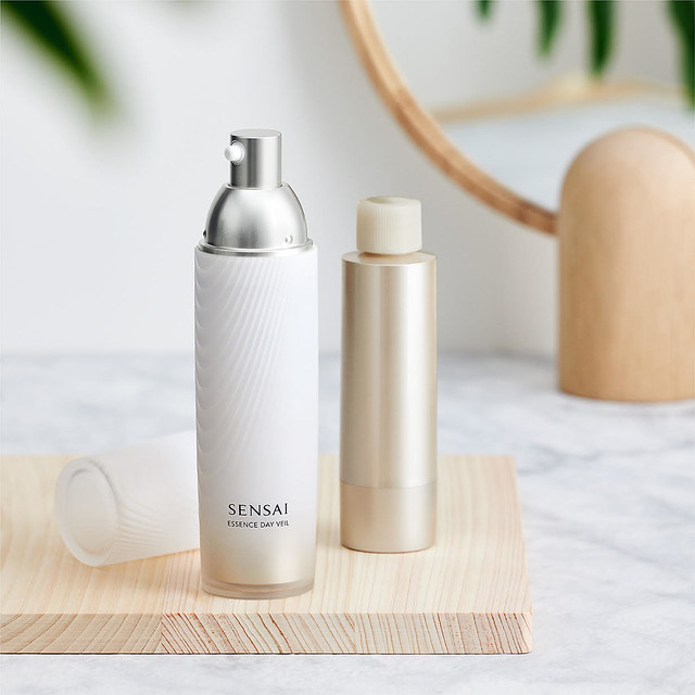 Sensai Essence Day Veil