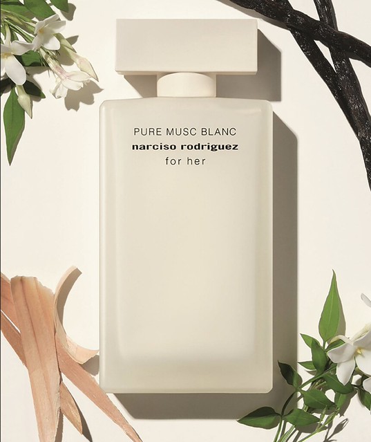 Narciso Rodriguez MUSC SANTAL for her