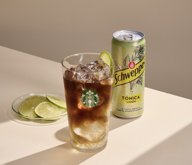 Schweppes y Starbucks tonica limon
