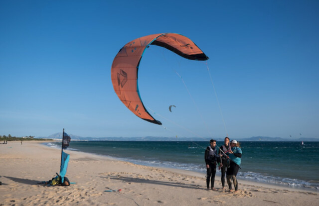 TAIGA Tarifa Valdevaqueros_Escuela Kitesurf en el mar