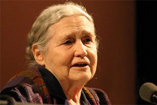 Doris Lessing: "Encantada pero no sorprendida con el Premio Nobel"