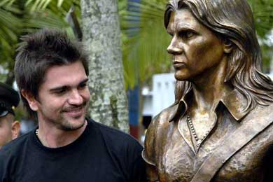 Juanes, declarado "príncipe" del pueblo en el que pasó su infancia