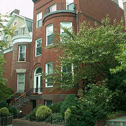 Rato gana 350.000 d&oacute;lares con la venta de su casa en Washington