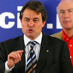 Artur Mas cambia el talante moderado por uno radical y excluyente