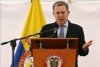 Uribe dice que las FARC buscan protagonismo y no liberar a los rehenes