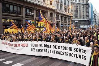Cientos de miles protestan en Barcelona contra el caos ferroviario