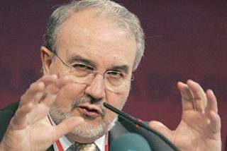 Solbes admite que la econom&iacute;a "no va tan bien" como antes del verano
