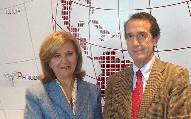 Carmen Enríquez y Emilio Oliva: "A la Reina no le da la gana de enfadarse con la prensa del ‘despelleje’"