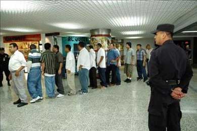 32.752 inmigrantes han sido repatriados a sus pa&iacute;ses en lo que va de a&ntilde;o, seg&uacute;n Rum&iacute;