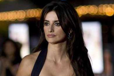 Pen&eacute;lope Cruz anuncia que Almod&oacute;var "est&aacute; terminando de editar" su &uacute;ltima pel&iacute;cula