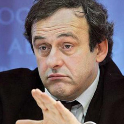 De la Morena: "Villar se arrastra ante Platini"