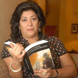 Almudena Grandes: "Las palabras de la Reina no son sino otra prueba de la naturaleza anacrónica, fosilizada y hasta conceptualmente monstruosa de la Monarquía"