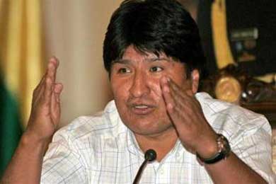Evo echa a la DEA de Bolivia, pero le pide que siga cooperando en la lucha antidrogas