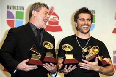 El colombiano Juanes, rey de la ceremonia de los premios Grammy Latino