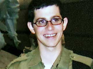 Hamás dice que el soldado israelí capturado está vivo y bien