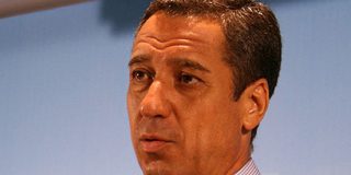 Eduardo Zaplana se cae del cartel