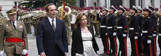 La sobreactuación de Chacón siembra todas las dudas en el Ejército