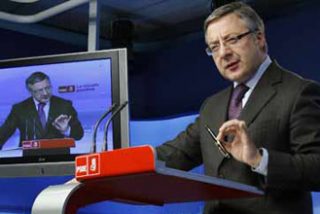 El PSOE cede a PNV y CiU dos puestos en la Mesa del Congreso para favorecer la elecci&oacute;n de Bono