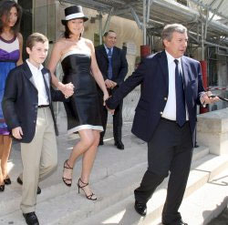 Se casa la hija de Cecilia Ciganer, antigua hijastra de Sarkozy