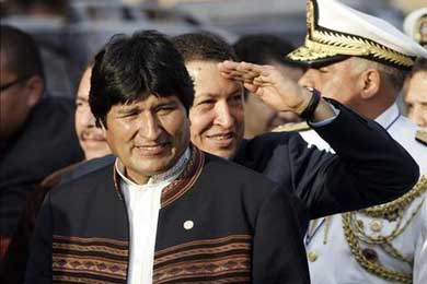 Silvia Reyes arbitrar&aacute; a Evo Morales en partido ante mundialistas del '70