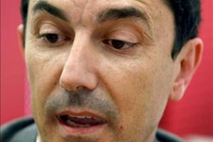 El hijo de un fallecido en la UCI del 12 de Octubre lamenta no se hiciera más