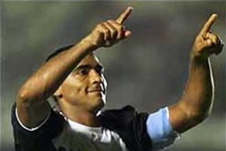 Romario se ve obligado a jugar nuevamente
