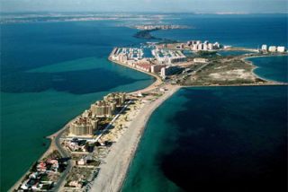 Cuatro inmobiliarias de La Manga piden da&ntilde;os y perjuicios a Greenpeace