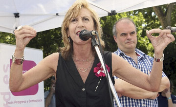 Rosa D&iacute;ez debate con los ciudadanos en el Parque del Retiro